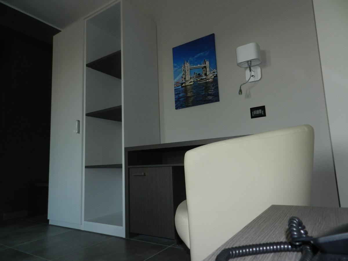 Erasmus Hotel Gela Extérieur photo