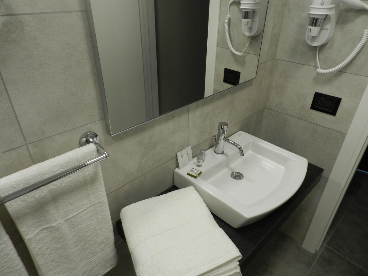 Erasmus Hotel Gela Extérieur photo
