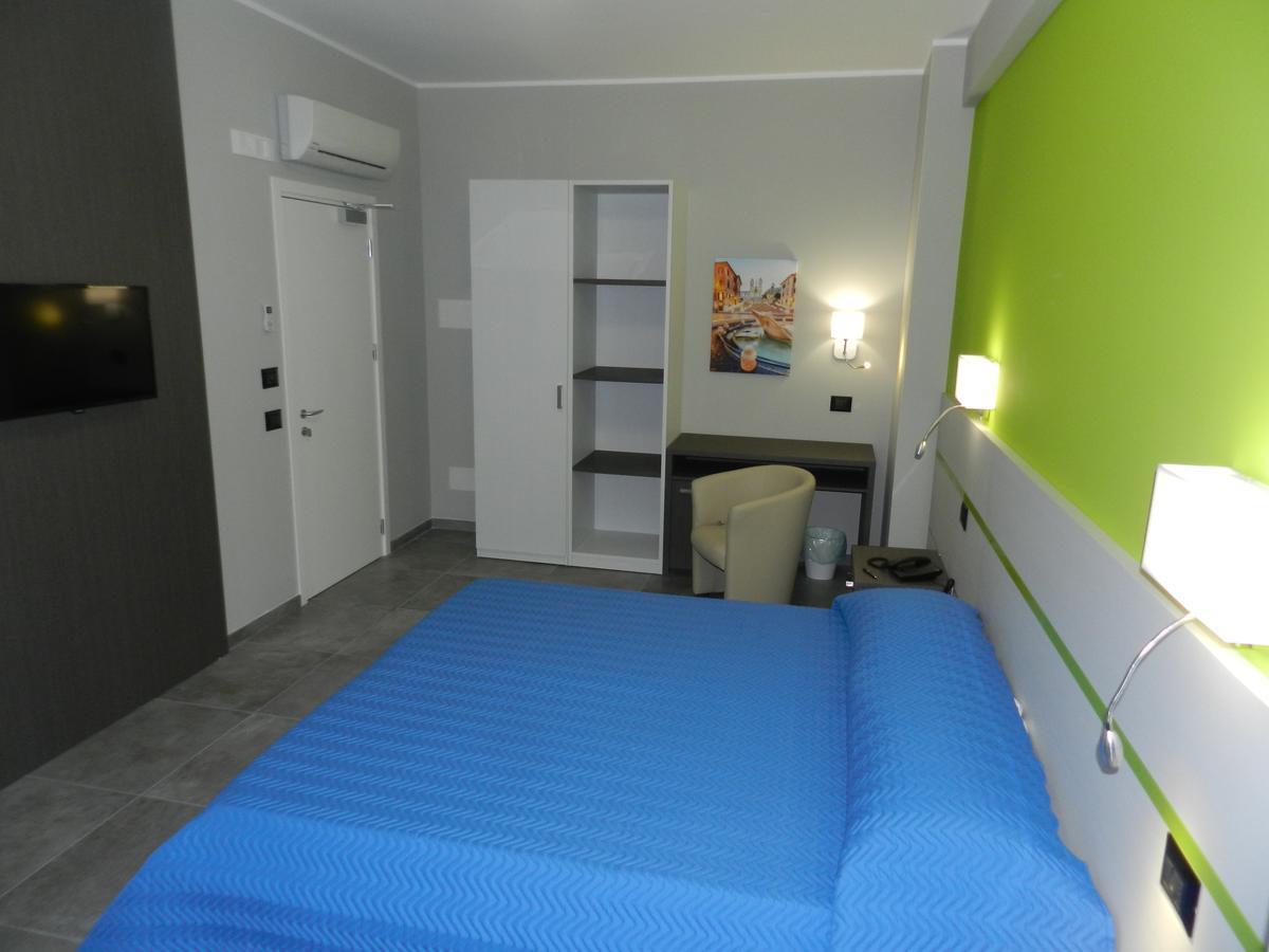 Erasmus Hotel Gela Extérieur photo