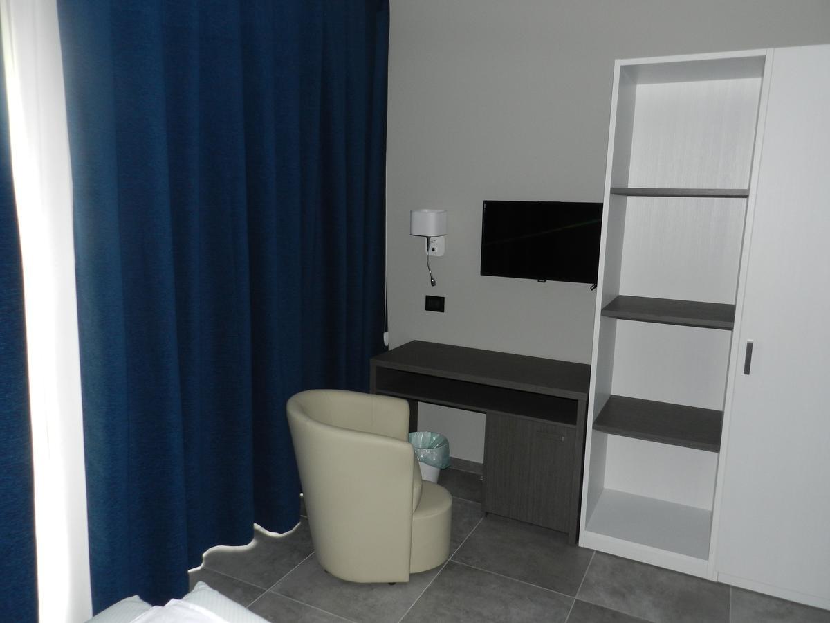 Erasmus Hotel Gela Extérieur photo