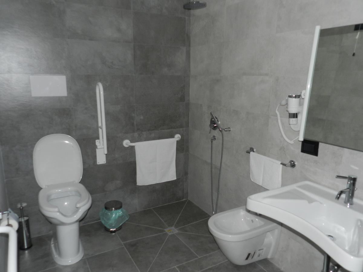 Erasmus Hotel Gela Extérieur photo