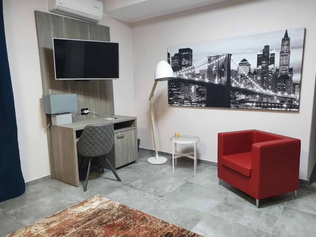 Erasmus Hotel Gela Extérieur photo