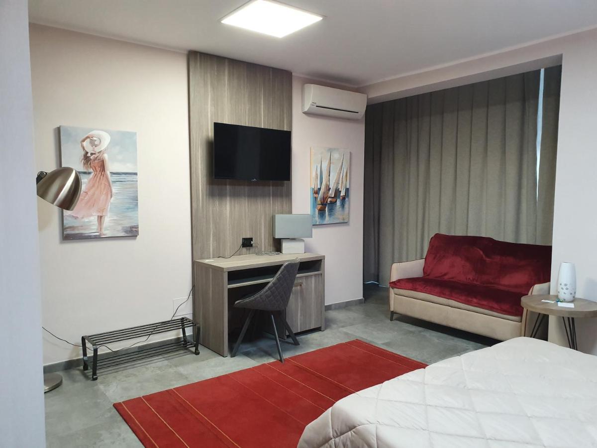 Erasmus Hotel Gela Extérieur photo