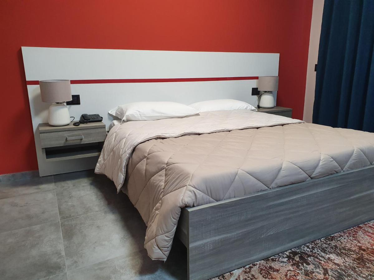 Erasmus Hotel Gela Extérieur photo